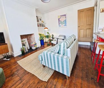 2 bedroom semi-detached house to rent - Photo 4