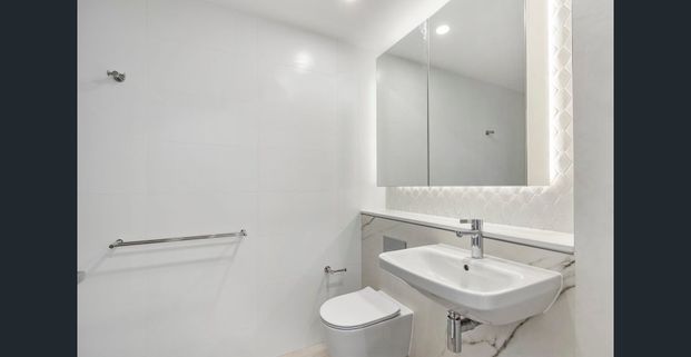 Luxury Apartment In Prime Location - Photo 1