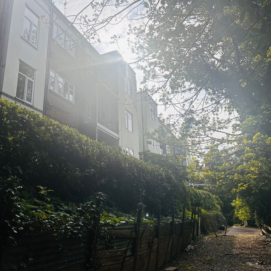 Surrey Road, Bournemouth - Photo 1