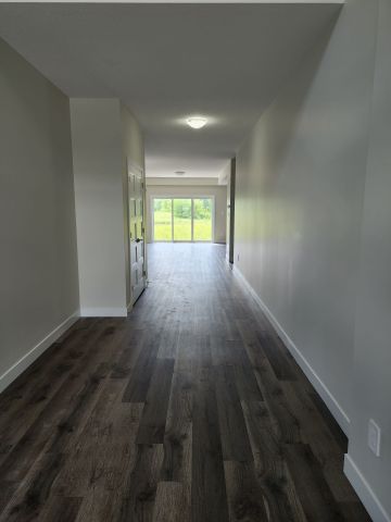 For Lease - 6825 Royal Magnolia Avenue, London South, Ontario - Photo 3