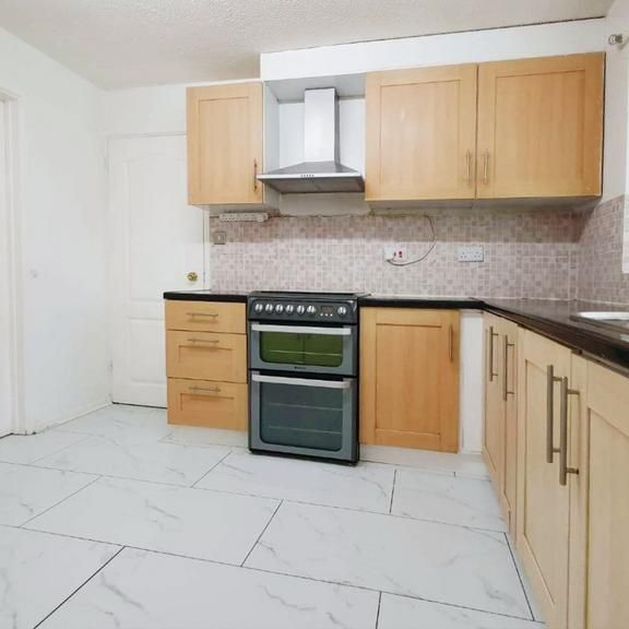 4 bedroom detached house to rent - Photo 1