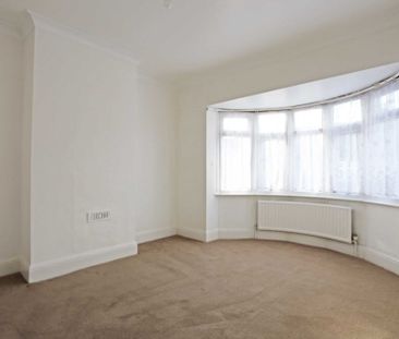 Price £1,800 pcm - Available 01/02/2026 - Part Furnished - Photo 3