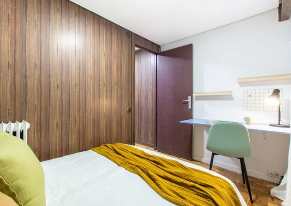 Calle del Pez Austral, Madrid, Community of Madrid 28007