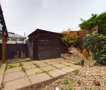 2 bedroom semi-detached house to rent - Photo 5