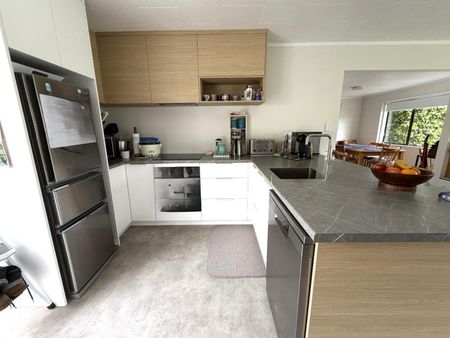 Modern Two Bedroom - Photo 5