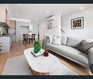 Modern living in a Peaceful East Doncaster Pocket - Photo 2