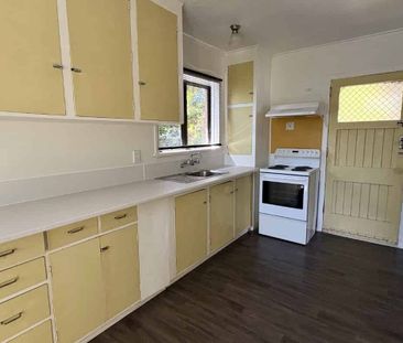 Spacious in Glenholme! - Photo 2