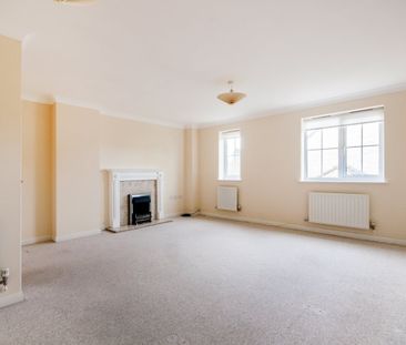 Fieldfare Close, Bicester - Photo 1