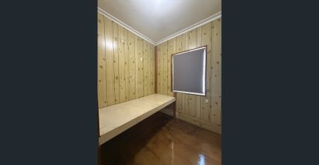 Charming 2 Bedroom Home: Perfectly Located Near Costco and Transport! - Photo 3