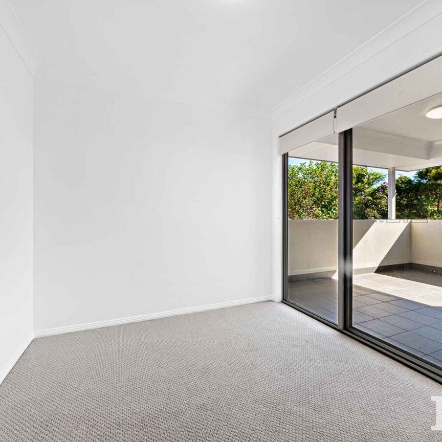 Spacious Townhouse - Photo 1
