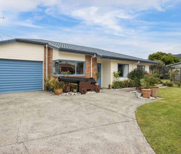 Charming 2-Bedroom Home - Photo 4