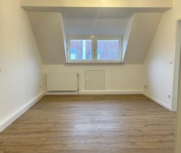 Erstbezug nach Sanierung, "-Zimmer-Wohnung mit Wohnküche und Duschbad - Photo 4