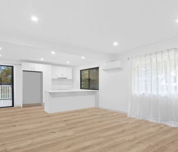 Spacious upstairs living - Photo 2