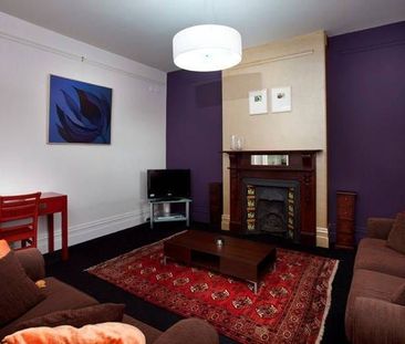 Two bedroom apartment minutes walk from the CBD - Photo 1