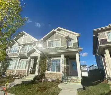 3 Bedroom Townhouse in Orchards!! | 762 Orchards Boulevard Southwes... - Photo 1