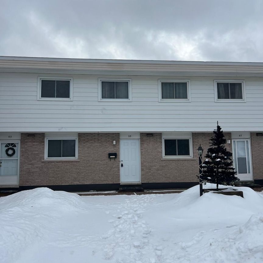 For Lease - 55 Hadley Circle, Bells Corners and South to Fallowfield, Ontario - Photo 1