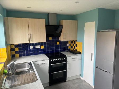 2 bedroom semi-detached house to rent - Photo 5