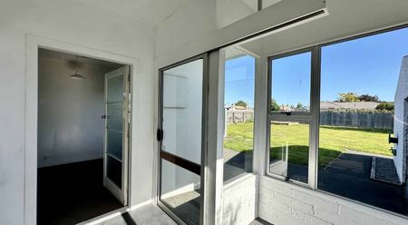 Three Bedrooms In Hampstead! - Photo 3