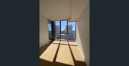 North Facing high level apartment with city and harbour view with timber floor - Photo 2
