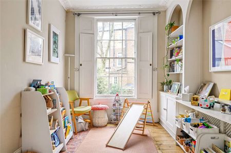 A charming family house situated in the heart of Islington. - Photo 2