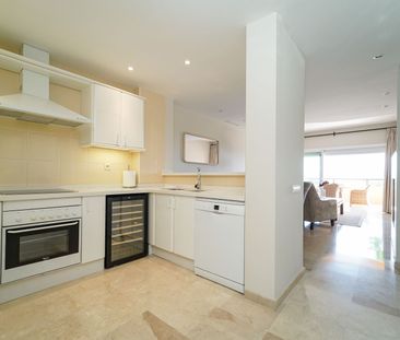 Middle Floor Apartment in Elviria - Photo 4