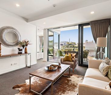 Spacious Three-Bedroom Apartment with Study and Two Balconies - Photo 2