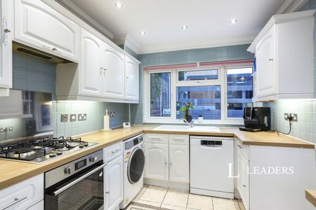 3 bedroom house to rent Reeves Crescent, Swanley, BR8 - Photo 4