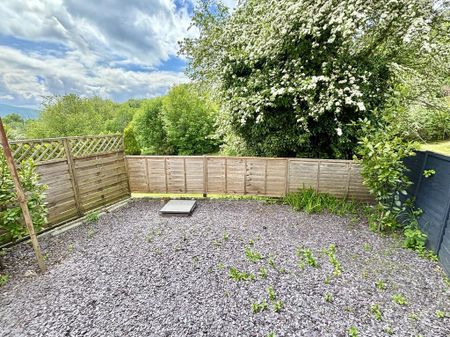 2 bedroom end of terrace house to rent - Photo 5