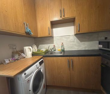 1 bedroom in a flat share to rent - Photo 4