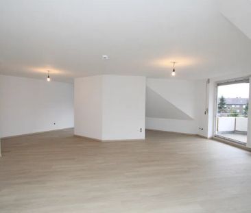 Wunderschöne und moderne Maisonette-Wohnung mit Balkon, EBK und PKW... - Photo 1