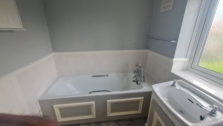 3 bedroom semi-detached house to rent - Photo 5