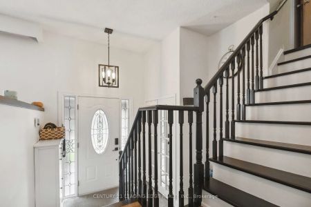 Detached Home For Lease | W9239445 - Photo 3