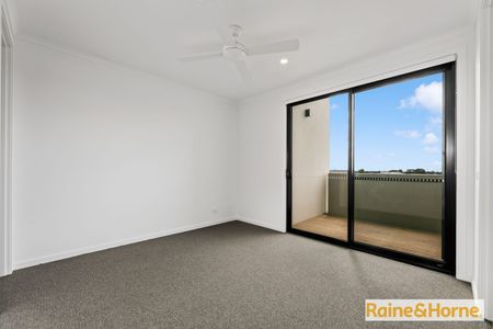 MODERN LIVING - Photo 4