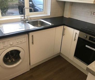 2 bedroom semi-detached house to rent - Photo 6