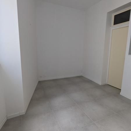 Location Appartement 2 pièces 50m² AIRE SUR L ADOUR 40800 - Photo 3
