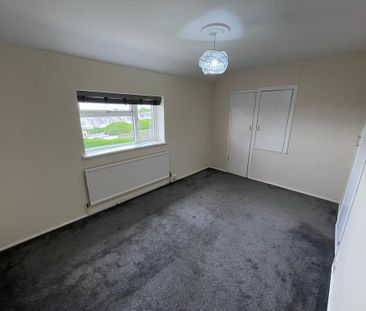 2 bedroom end of terrace house to rent - Photo 2