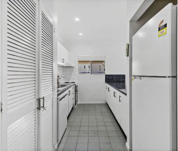 Top floor beachfront apartment, elevated ocean outlook. - Photo 1