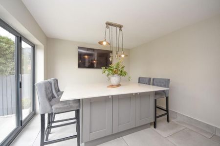 4 bedroom semi-detached bungalow to rent - Photo 5