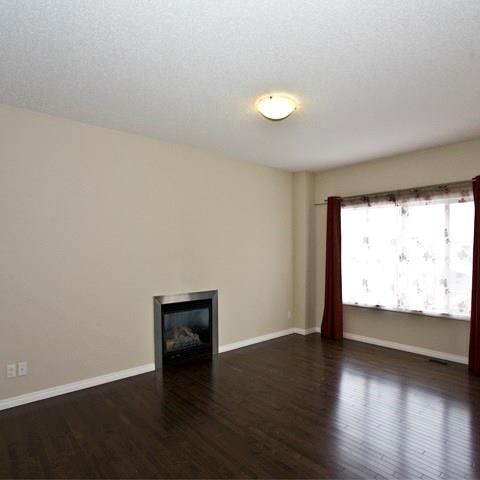 lovely 3 bedroom and 2.5 bath 2 storey home with a WALKOUT bsmt in Kincora! - Photo 1