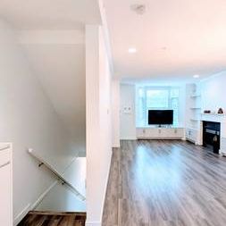 Elegant 4-Bedroom Townhouse for Rent in Prime Oakridge, Vancouver! - Photo 3