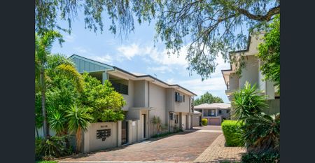 Spacious Ground Floor Unit In Unbeatable Location - Photo 3