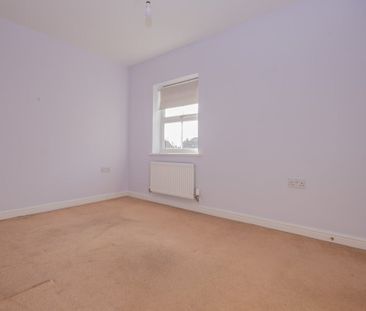 3 bedroom end of terrace house - Photo 2