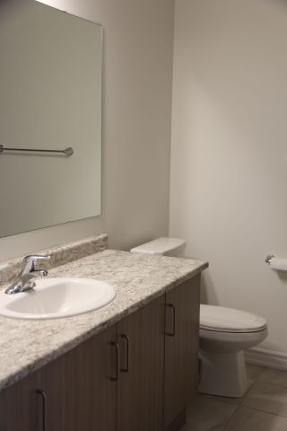 For Lease - 20 Blackpool Lane, East Gwillimbury, Ontario - Photo 2