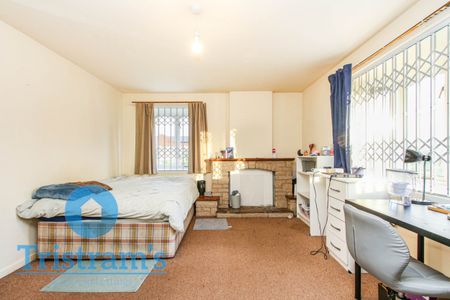 4 bed Detached House for Rent - Photo 5