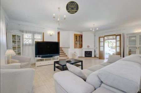 Casa en alquiler en Altos de Estepona, Estepona - Photo 3