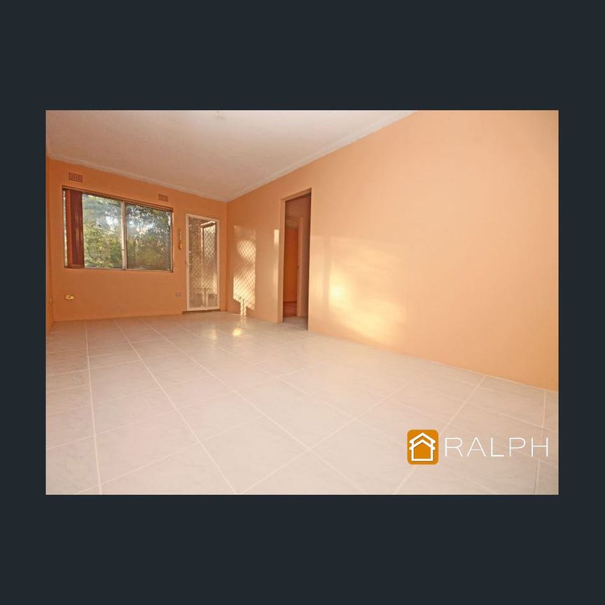 Modern 2 bedroom residence with a lock up garage - Photo 1