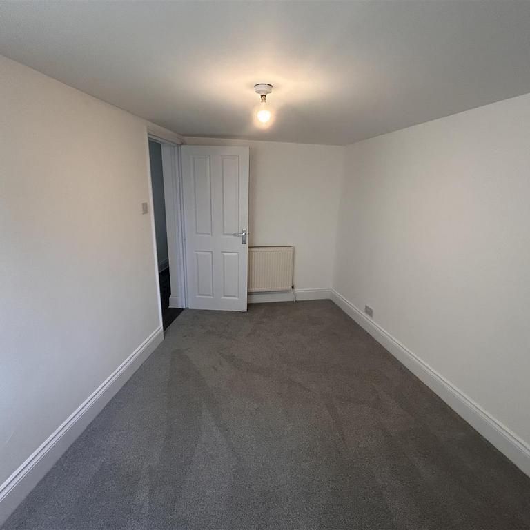 3 bedroom flat to rent - Photo 1