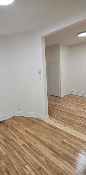 4 1/2 a louer Rosemont avec balcon et cour arrière - Photo 1