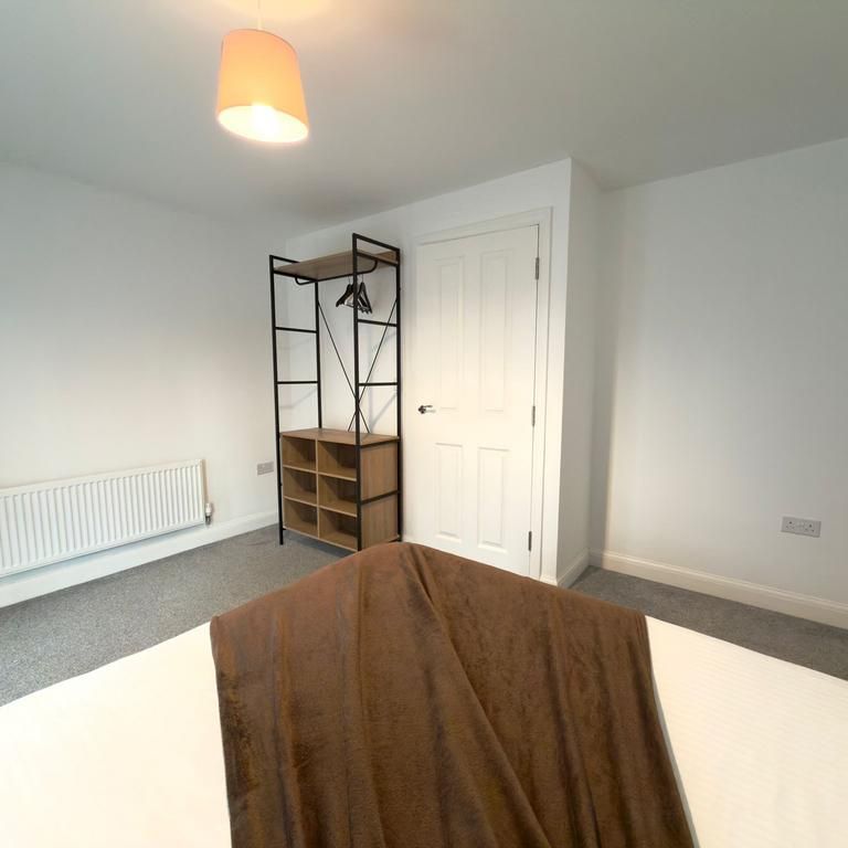 1 bedroom in a house share to rent - Photo 1