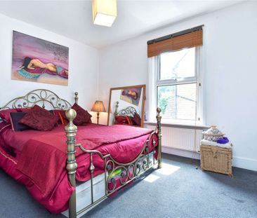 Charming two bedroom cottage with a courtyard garden located in the... - Photo 5